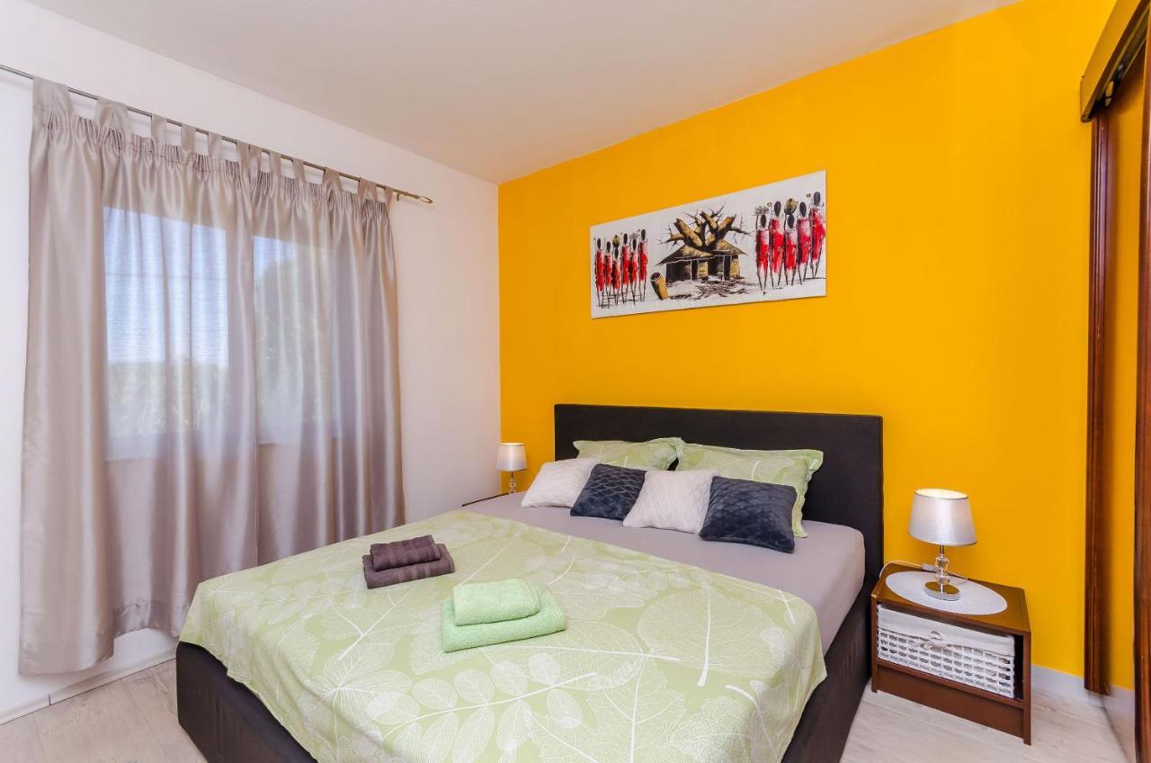Apartment Piveta Trogir Exterior photo